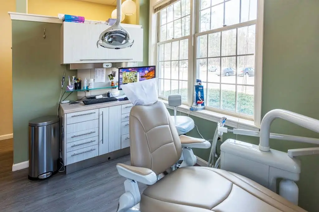 Bedford Cosmetic & Restorative Dentistry - Professional dental clinic exterior with modern facilities