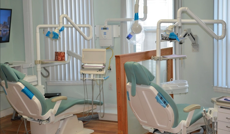 Dr. Butt's Orthodontics - Marshfield - Professional dental clinic exterior with modern facilities