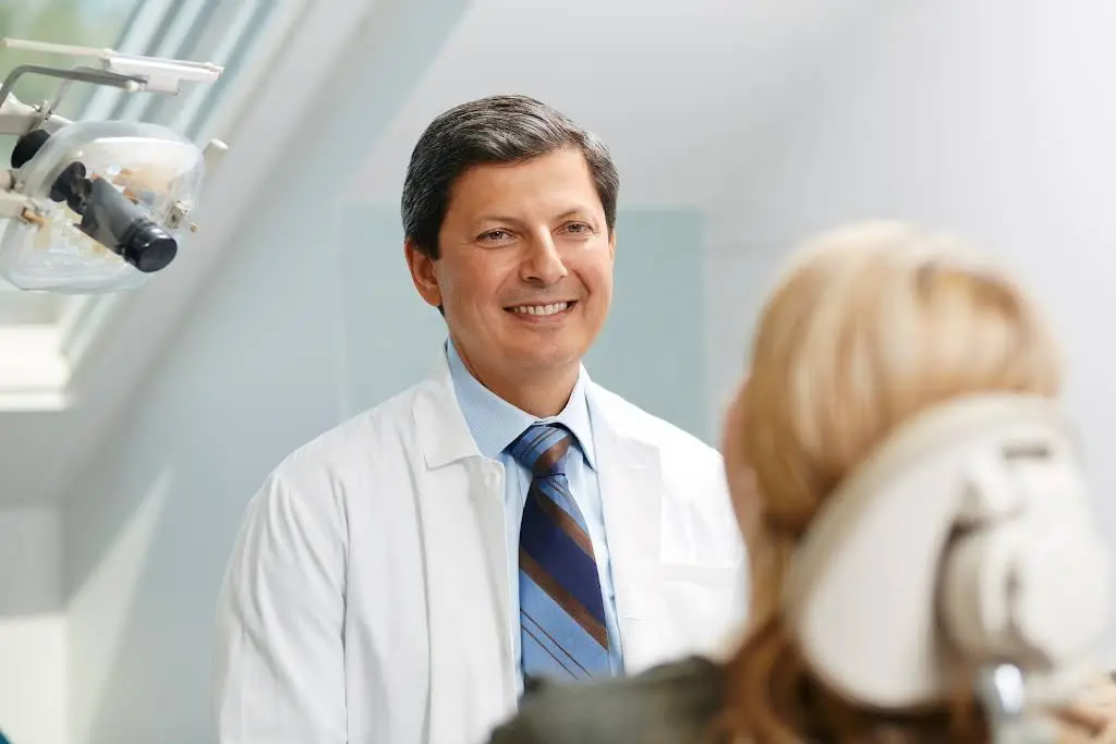 Lynnfield Dental Associates - Professional dental clinic exterior with modern facilities
