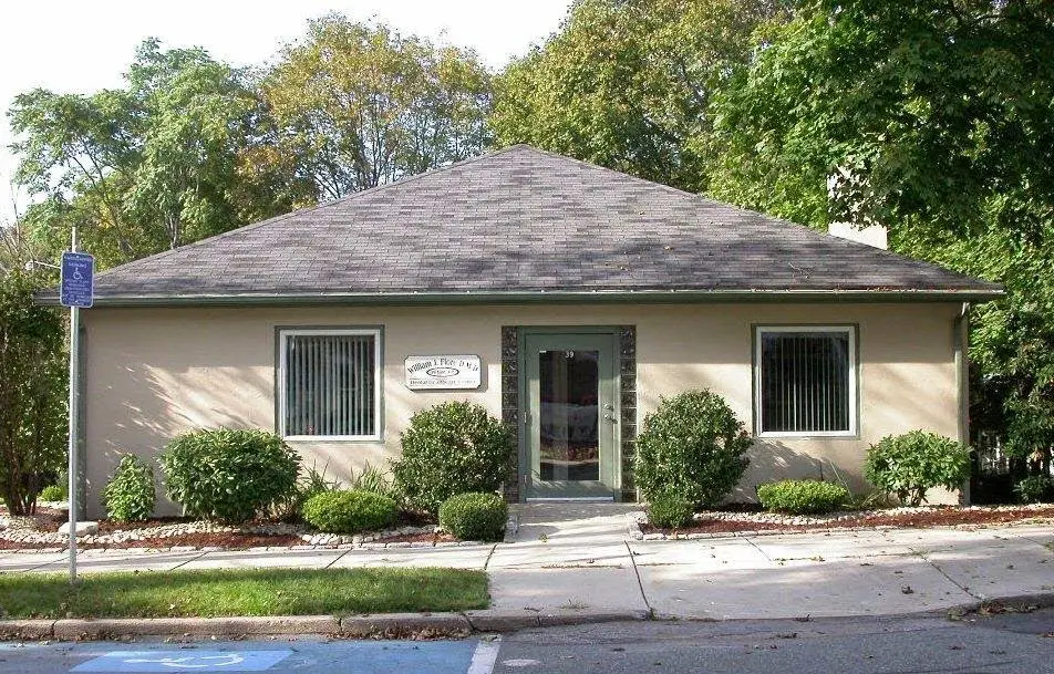 Fiore Dental Associates - Professional dental clinic exterior with modern facilities