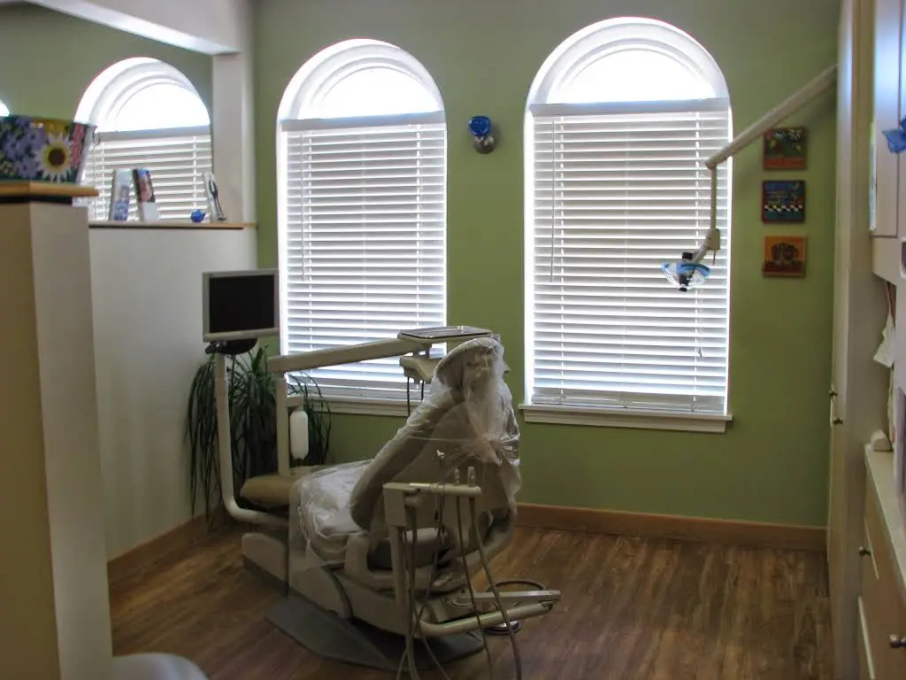 Accomando Family Dentistry - Professional dental clinic exterior with modern facilities