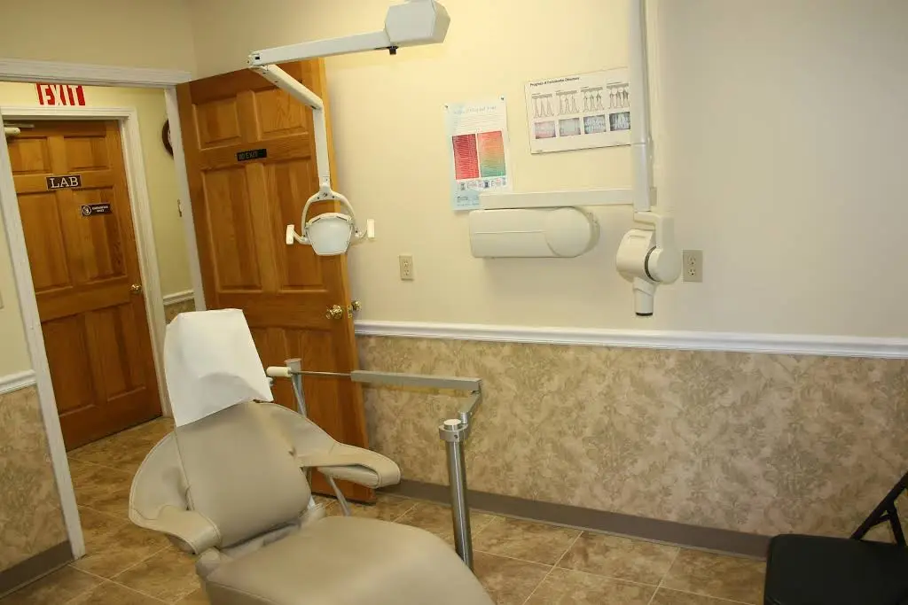 Valley Dental Care - Professional dental clinic exterior with modern facilities