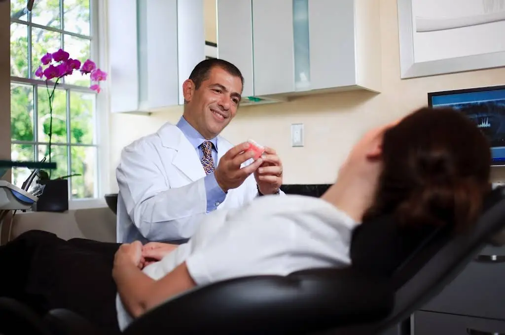 Sirakian Aesthetic & Implant Dentistry - Professional dental clinic exterior with modern facilities