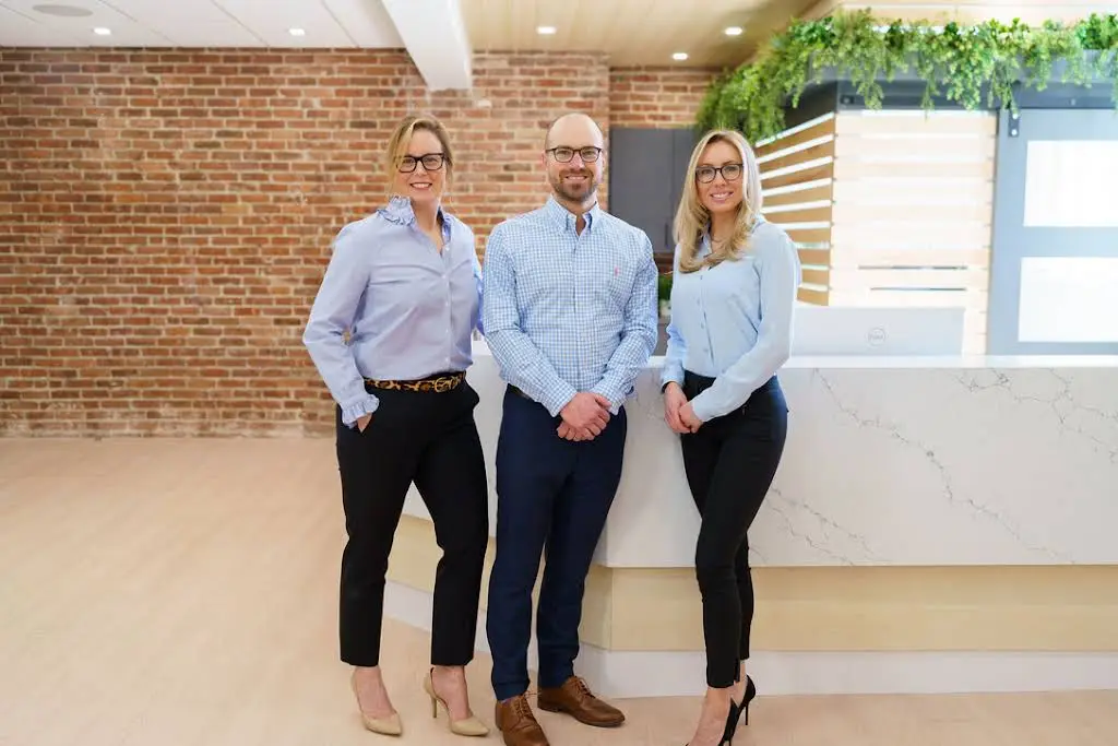 Newburyport Dental Associates - Professional dental clinic exterior with modern facilities