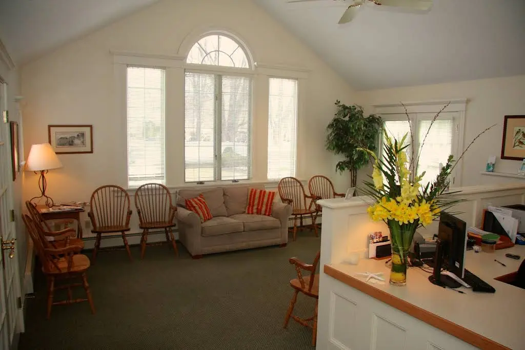 Topsfield Dental Associates - Professional dental clinic exterior with modern facilities