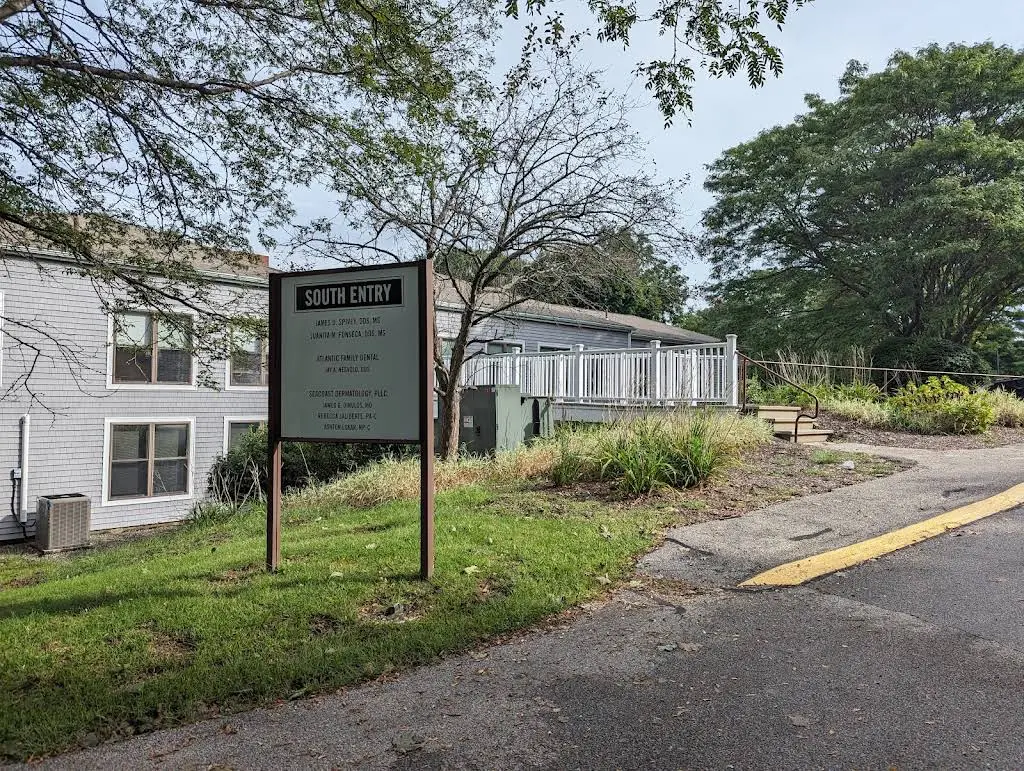Portsmouth Periodontics & Portsmouth Dental Implant Care - Professional dental clinic exterior with modern facilities