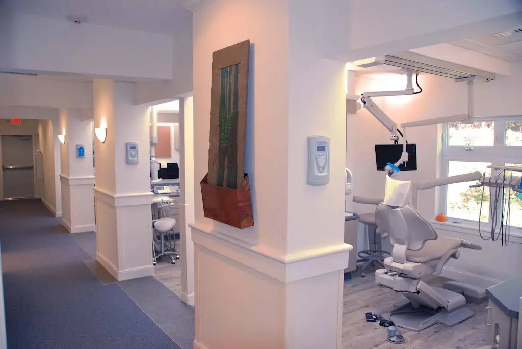 Mondovi Dental - Professional dental clinic exterior with modern facilities