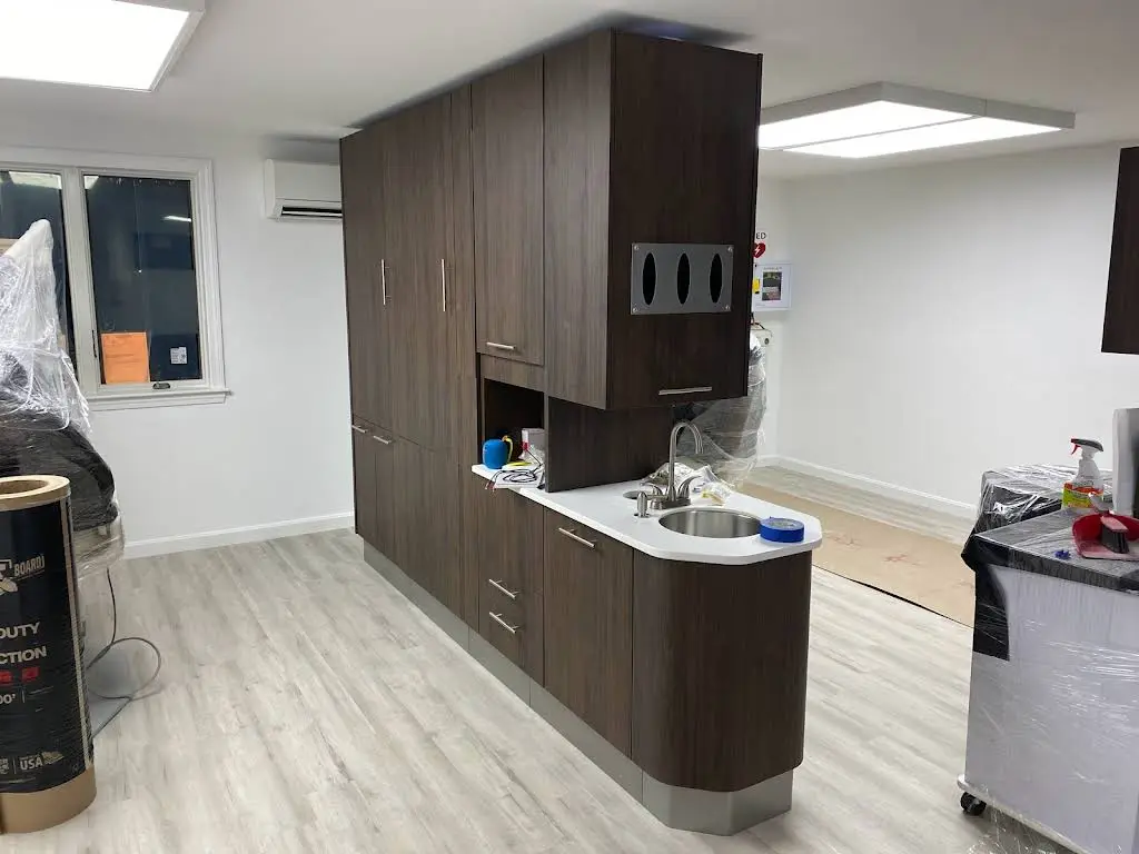 Harbor Dental Associates - Professional dental clinic exterior with modern facilities