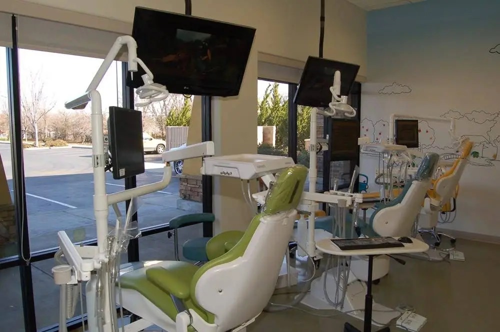 Elk Grove Dental Group - Professional dental clinic exterior with modern facilities