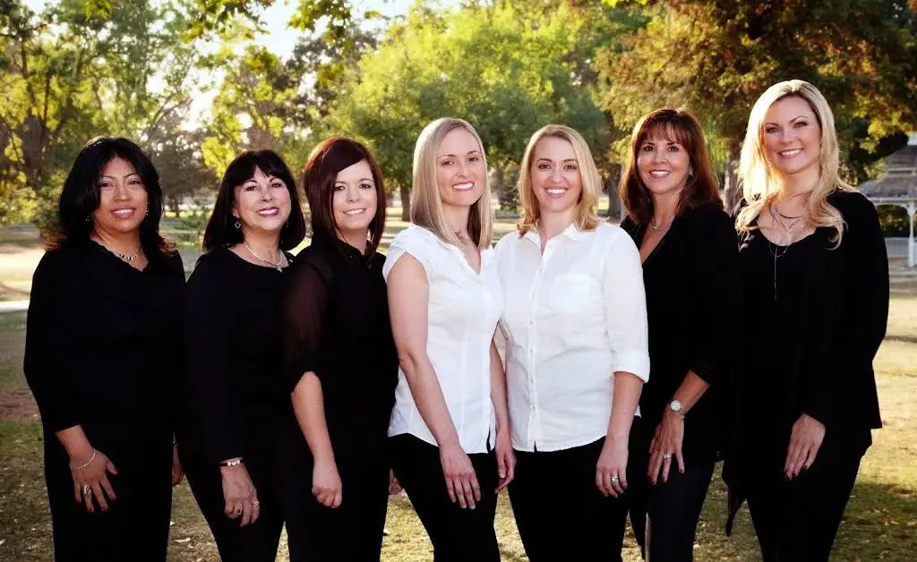 Laguna Vista Dental - Professional dental clinic exterior with modern facilities