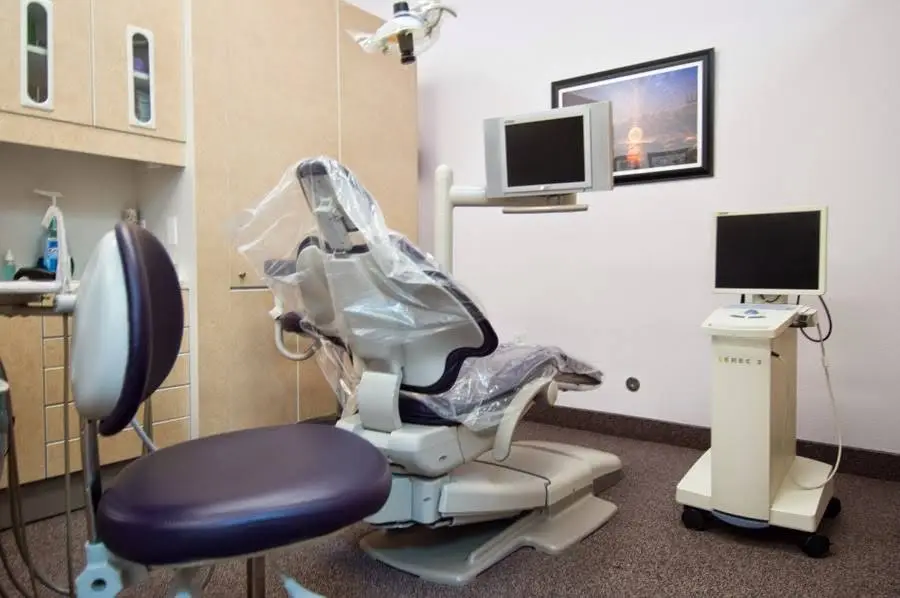 Camden Dental and Facial Aesthetics: Raju Dhariwal, DDS