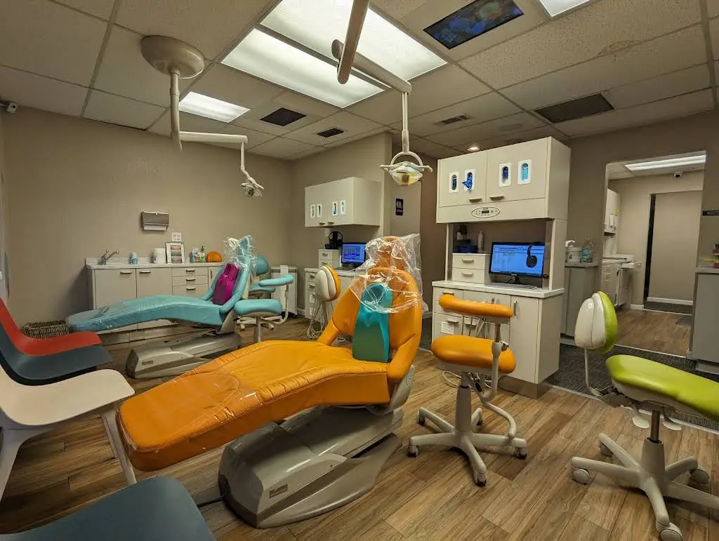 Greenhaven Pediatric Dentistry - Brenda Ho, DDS - Professional dental clinic exterior with modern facilities