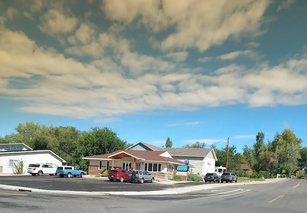 Monumental Dental - Professional dental clinic exterior with modern facilities
