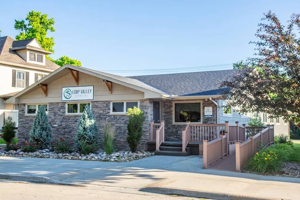 Loup Valley Dental - Professional dental clinic exterior with modern facilities