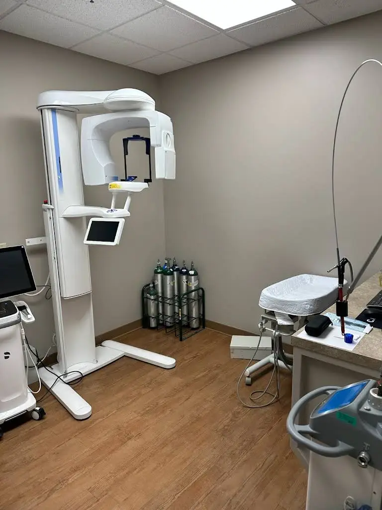 Cottonwood Dental - Professional dental clinic exterior with modern facilities