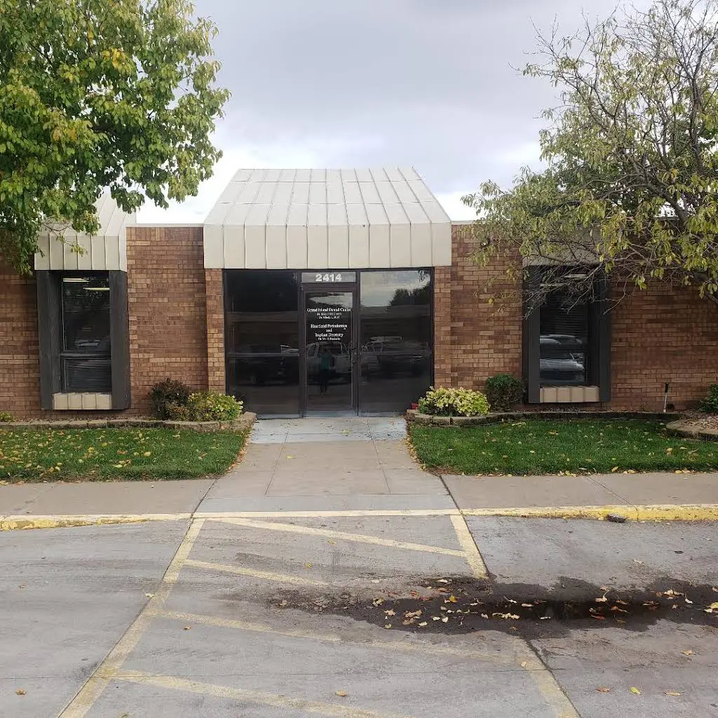 Heartland Periodontics - Professional dental clinic exterior with modern facilities