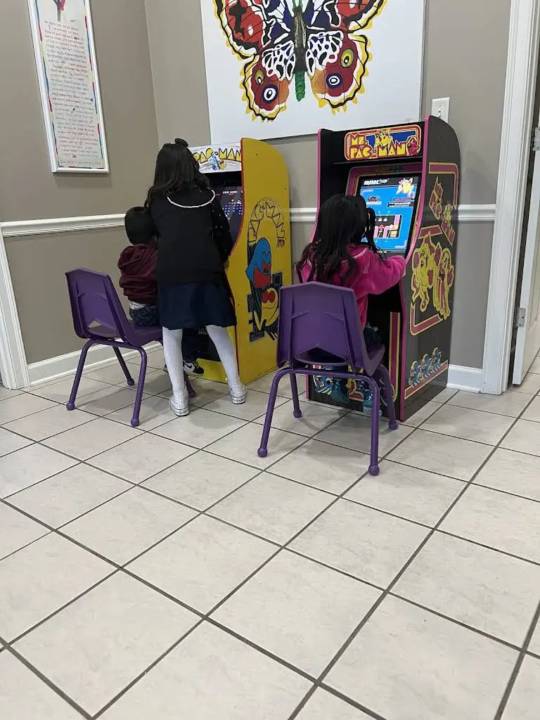 Memphis Pediatric Dentistry - Professional dental clinic exterior with modern facilities