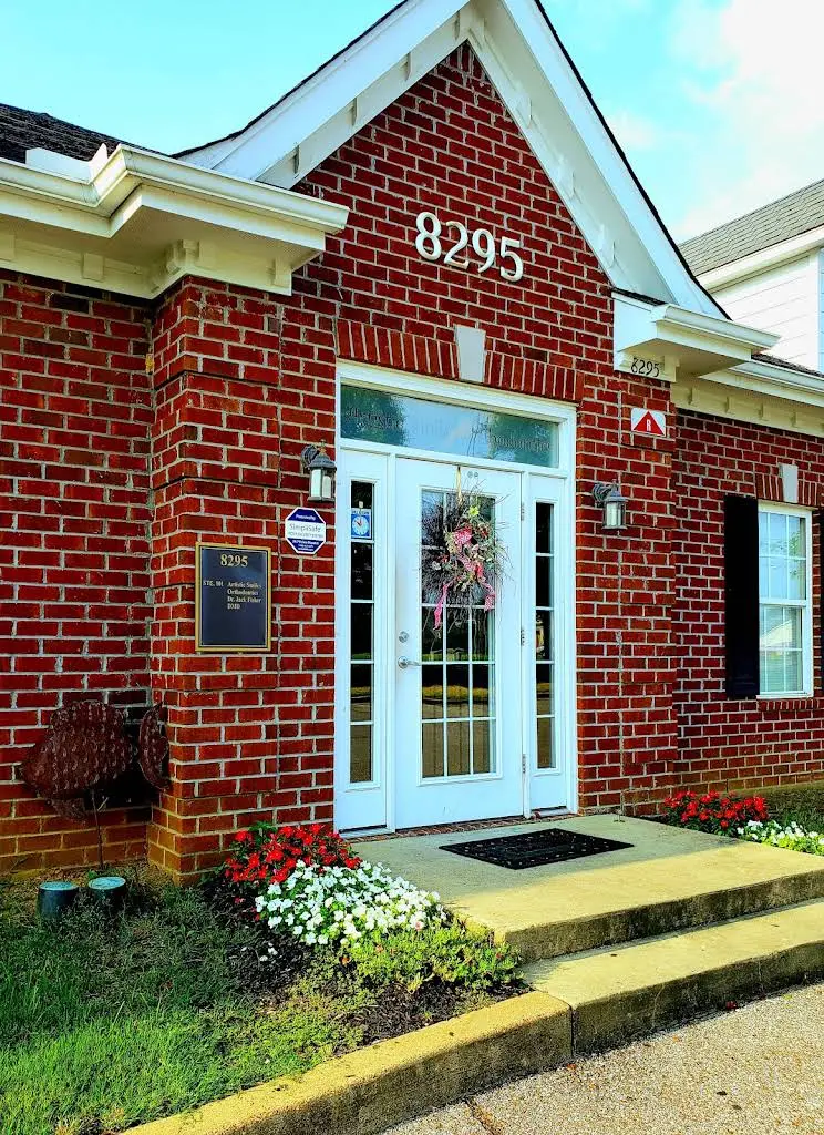 Artistic Smiles Orthodontics - Professional dental clinic exterior with modern facilities