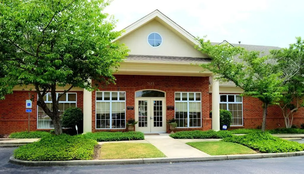 Kizer Dental Associates - Professional dental clinic exterior with modern facilities