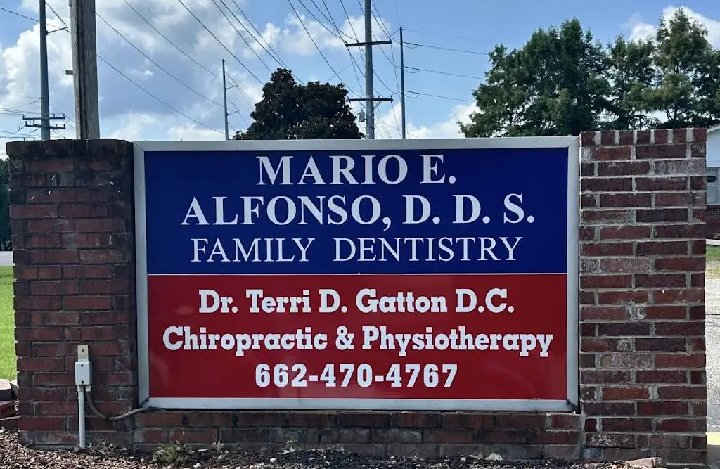 Mario E Alfonso, DDS - Professional dental clinic exterior with modern facilities