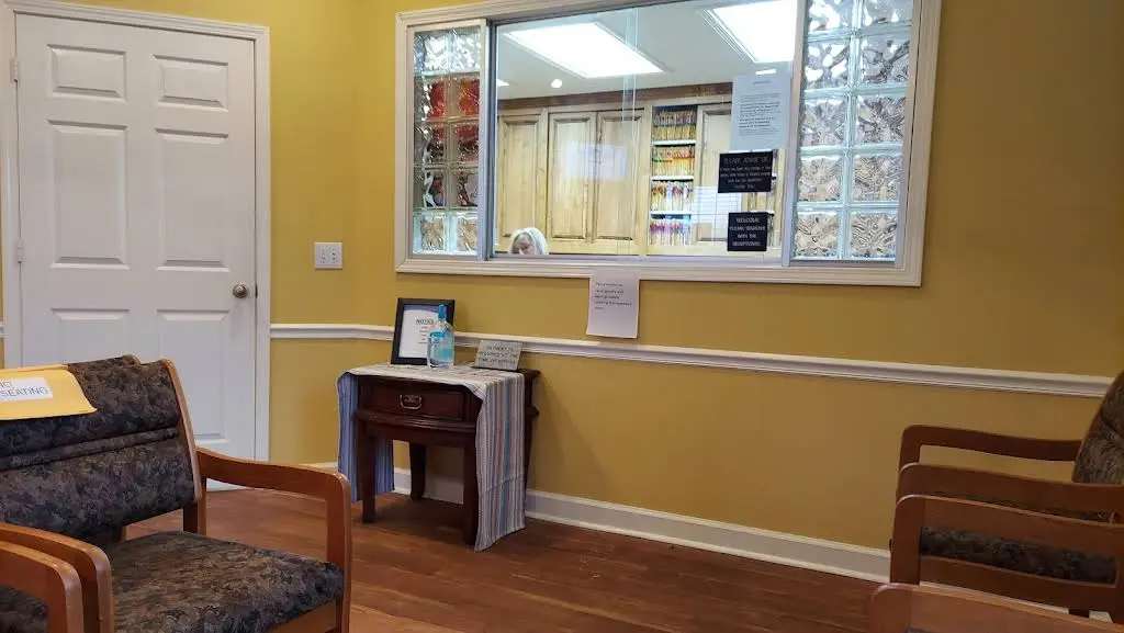 Stacy R Wilkerson & Staff - Professional dental clinic exterior with modern facilities