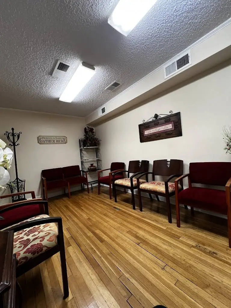 Family Dentistry: Glenn Howard DDS - Professional dental clinic exterior with modern facilities