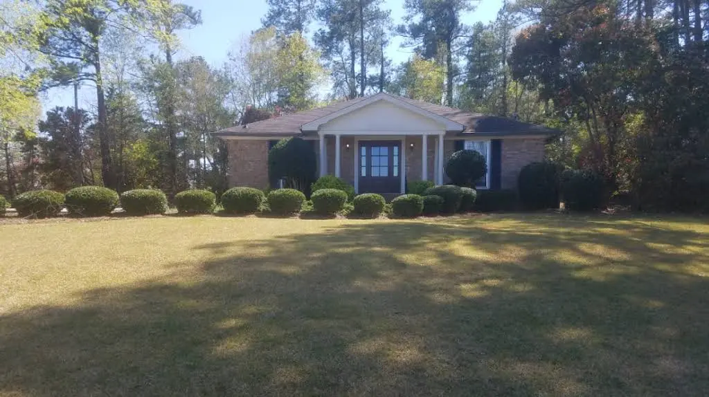 Lincolnton Family Dentistry - Professional dental clinic exterior with modern facilities