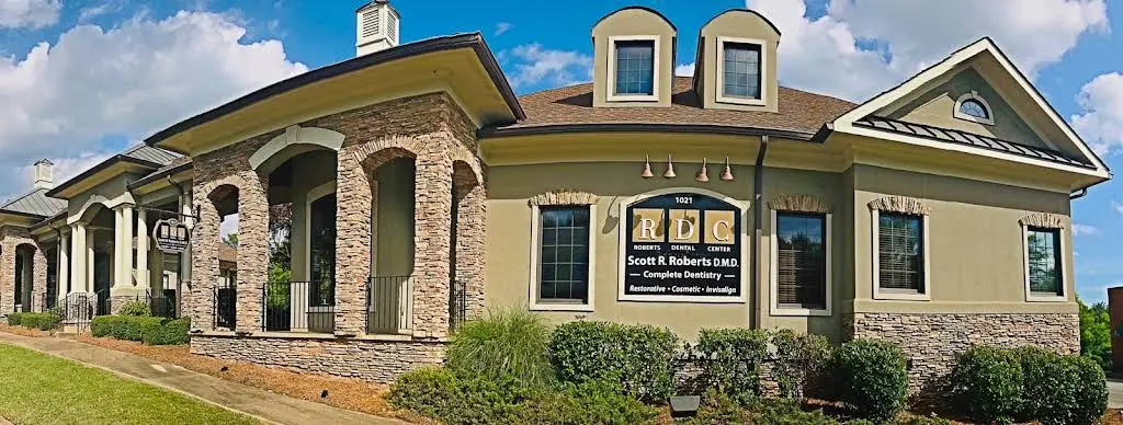 Roberts Dental Center - Professional dental clinic exterior with modern facilities
