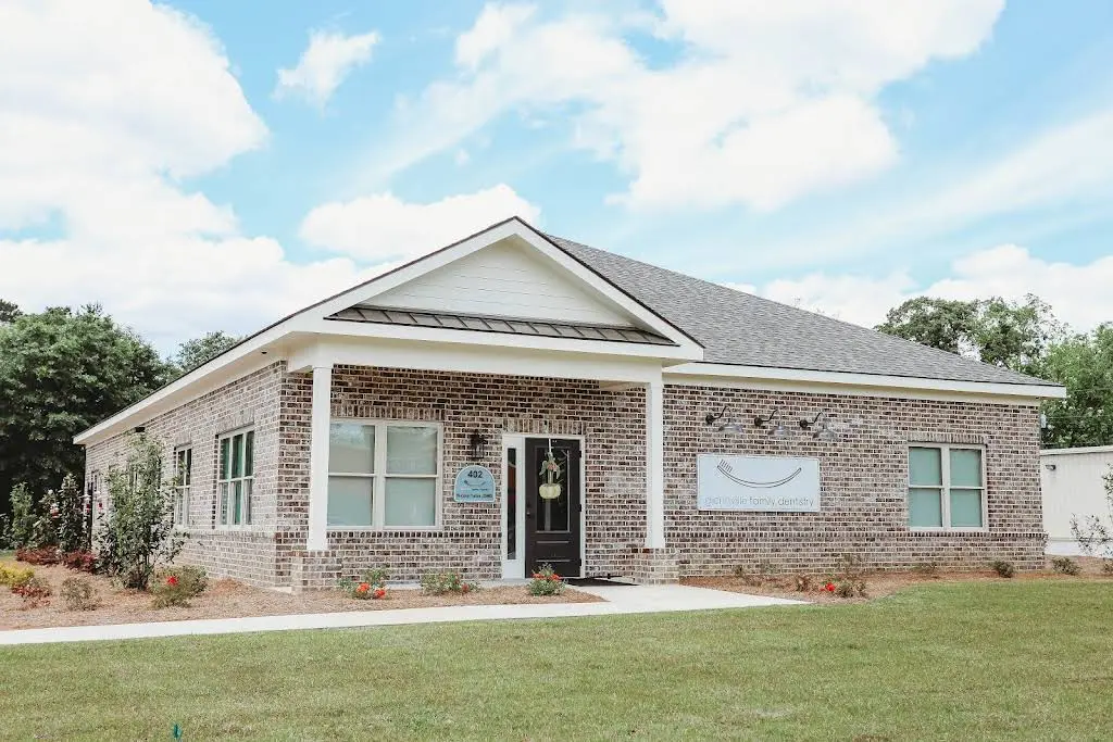 Glennville Family Dentistry - Professional dental clinic exterior with modern facilities