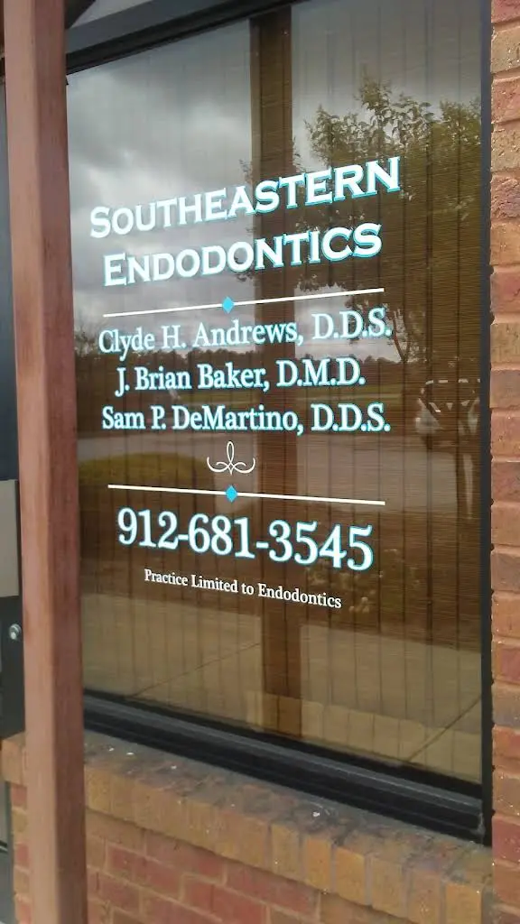 Southeastern Endodontics - Professional dental clinic exterior with modern facilities