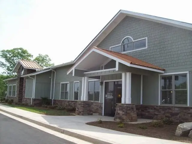 Pagett & Whetzel Family & Cosmetic Dentistry - Professional dental clinic exterior with modern facilities