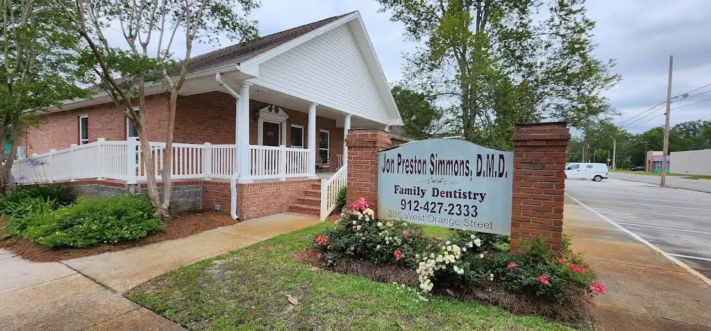 Jon P Simmons Family Dentistry - Professional dental clinic exterior with modern facilities
