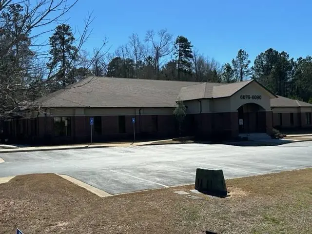 Macon Periodontics & Implant Dentistry, LLC - Professional dental clinic exterior with modern facilities