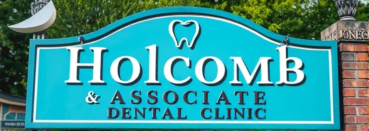Holcomb & Associates 🦷 - Professional dental clinic exterior with modern facilities
