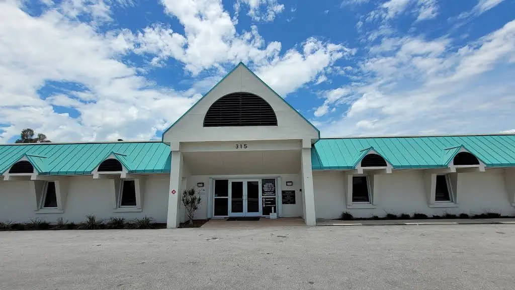 Florida Community Health Centers - Professional dental clinic exterior with modern facilities