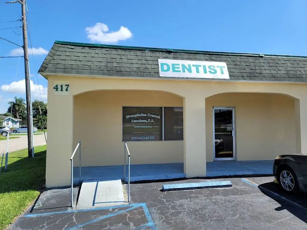 Everglades Dental - Professional dental clinic exterior with modern facilities