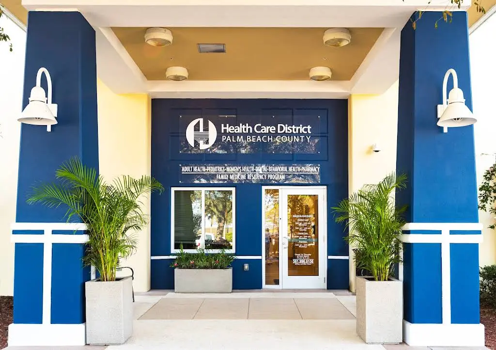 Health Care District of Palm Beach County Community Health Center - Belle Glade - Professional dental clinic exterior with modern facilities