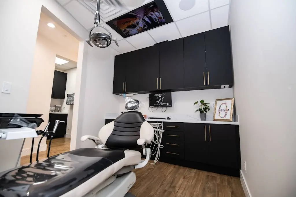 Pearl Palm Beach Dental - Professional dental clinic exterior with modern facilities