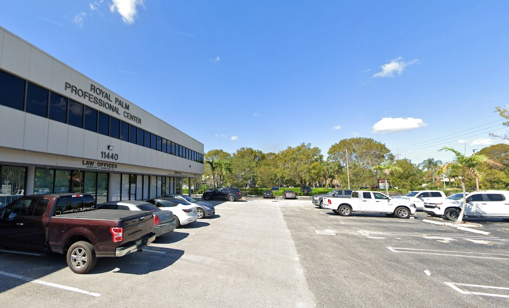 Making Awesome Smiles of Royal Palm Beach - Professional dental clinic exterior with modern facilities