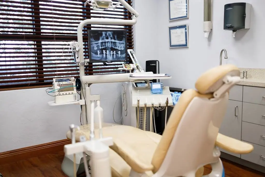 The Dentistry in Naples - Professional dental clinic exterior with modern facilities