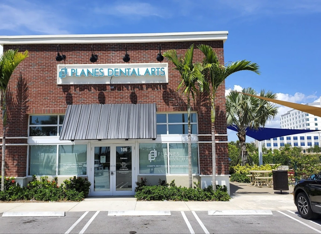 Planes Dental Arts - Tradition - Professional dental clinic exterior with modern facilities