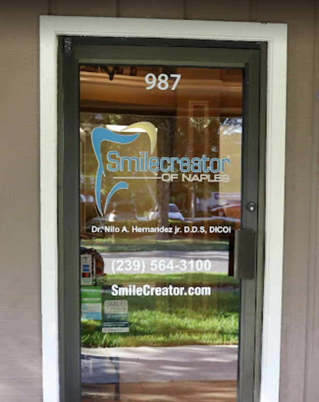 Smilecreator of Naples - Professional dental clinic exterior with modern facilities
