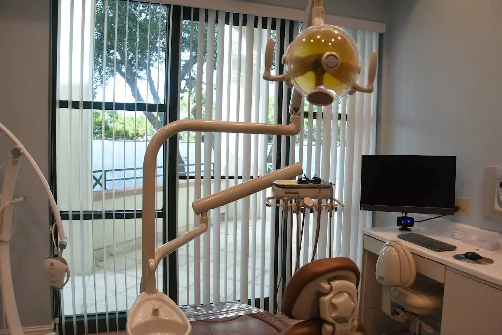 Optimal Dental Fitness of Naples - George Mantikas, D.M.D