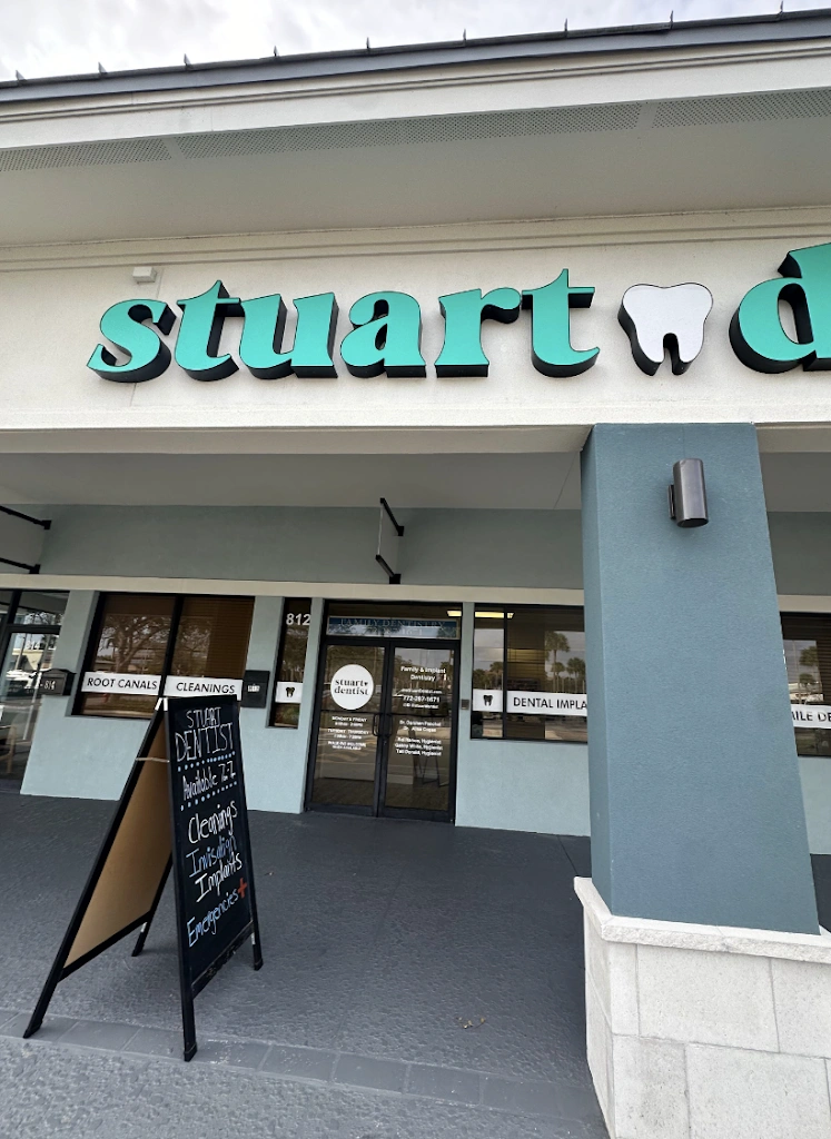 Stuart Dentist - Implant & Neighborhood Dentistry - Professional dental clinic exterior with modern facilities