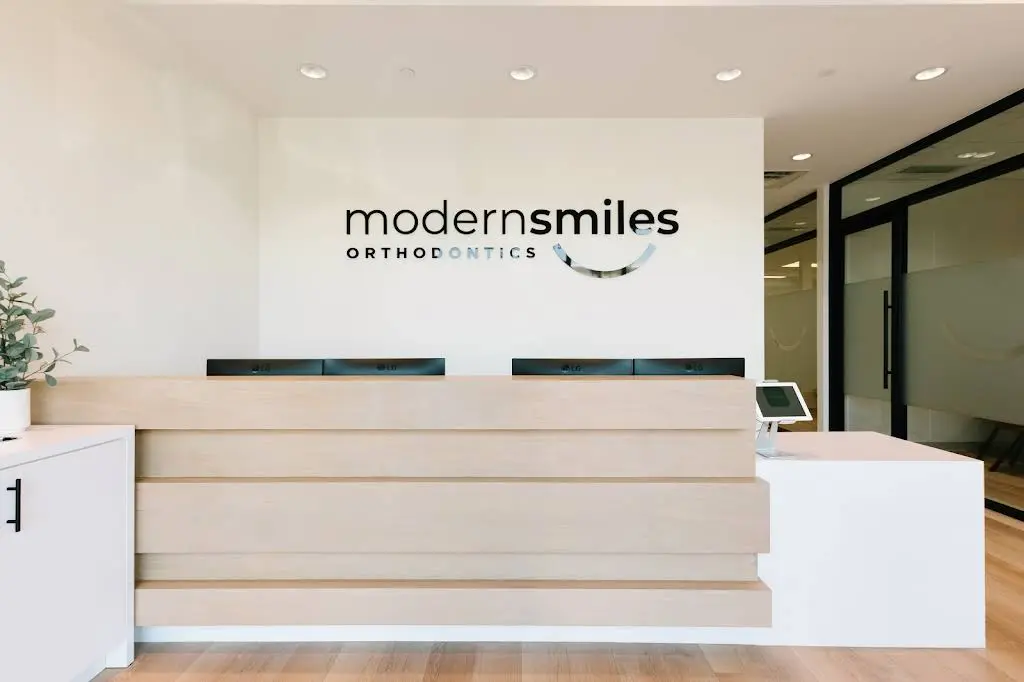Modern Smiles Orthodontics - Professional dental clinic exterior with modern facilities