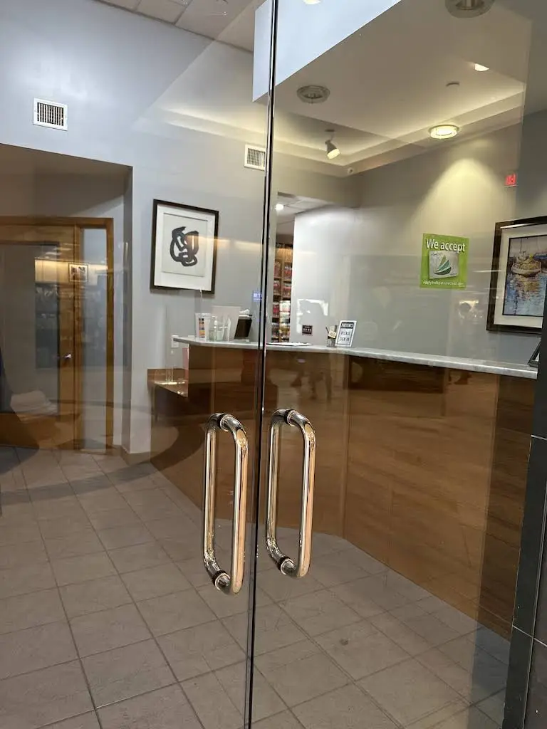 Edison Mall Dental, P.A. - Professional dental clinic exterior with modern facilities