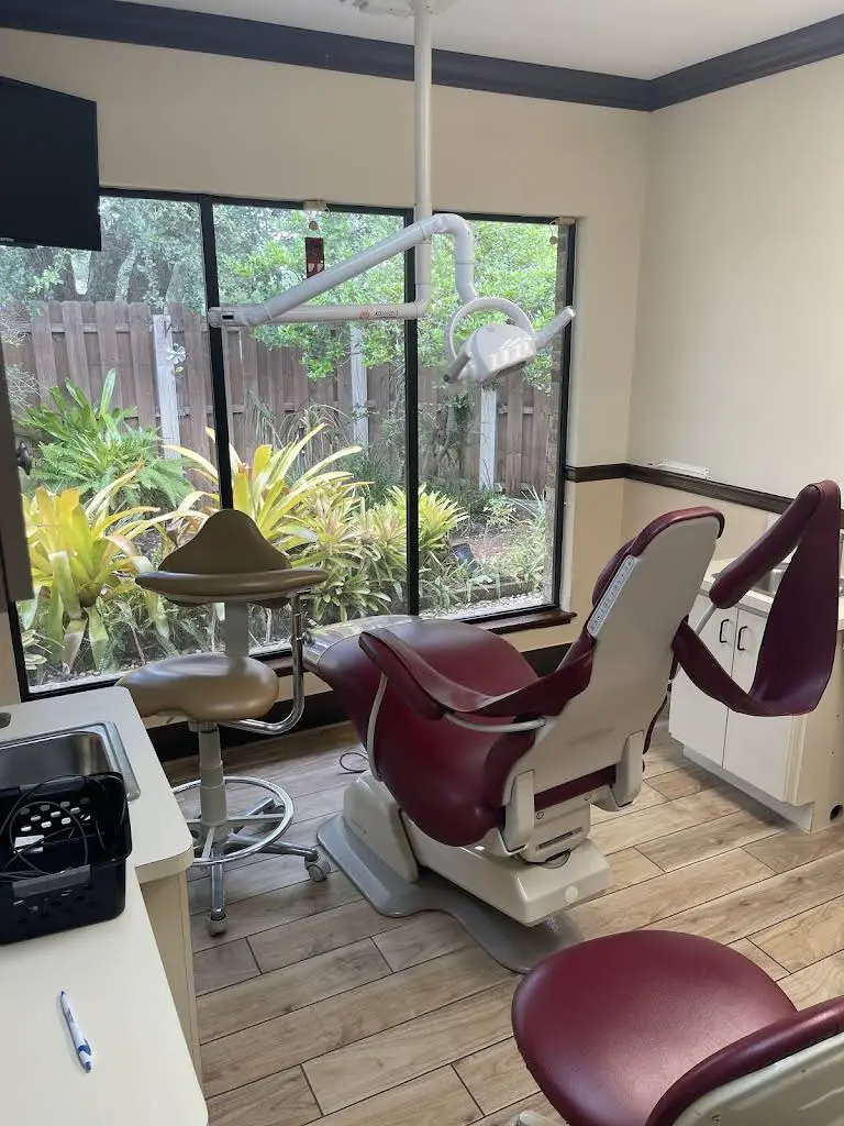 Coral Dental And Denture PA