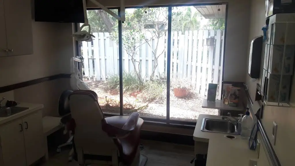 Coral Dental And Denture PA