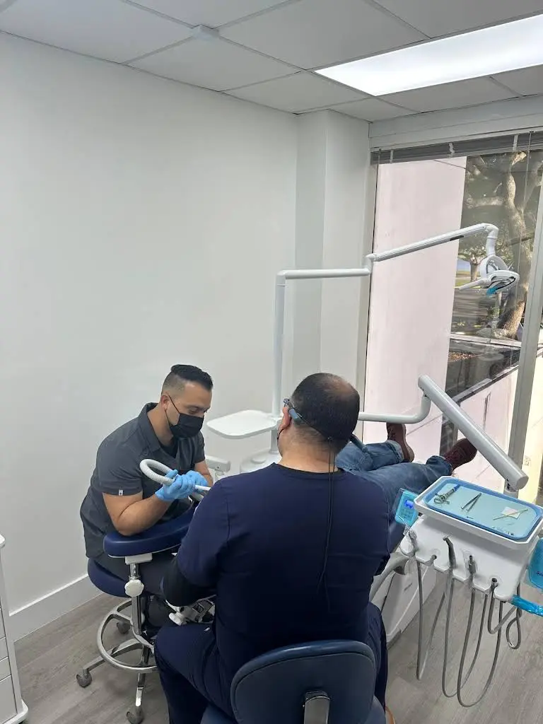 J Alvarez Dentistry