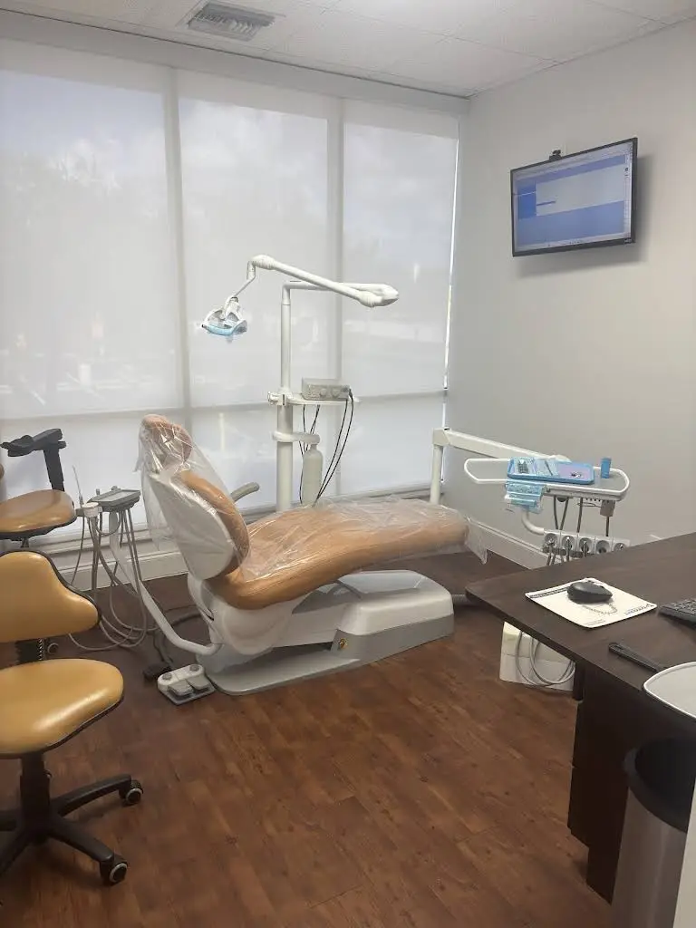 Implant and Comprehensive Dentistry of Naples - Professional dental clinic exterior with modern facilities